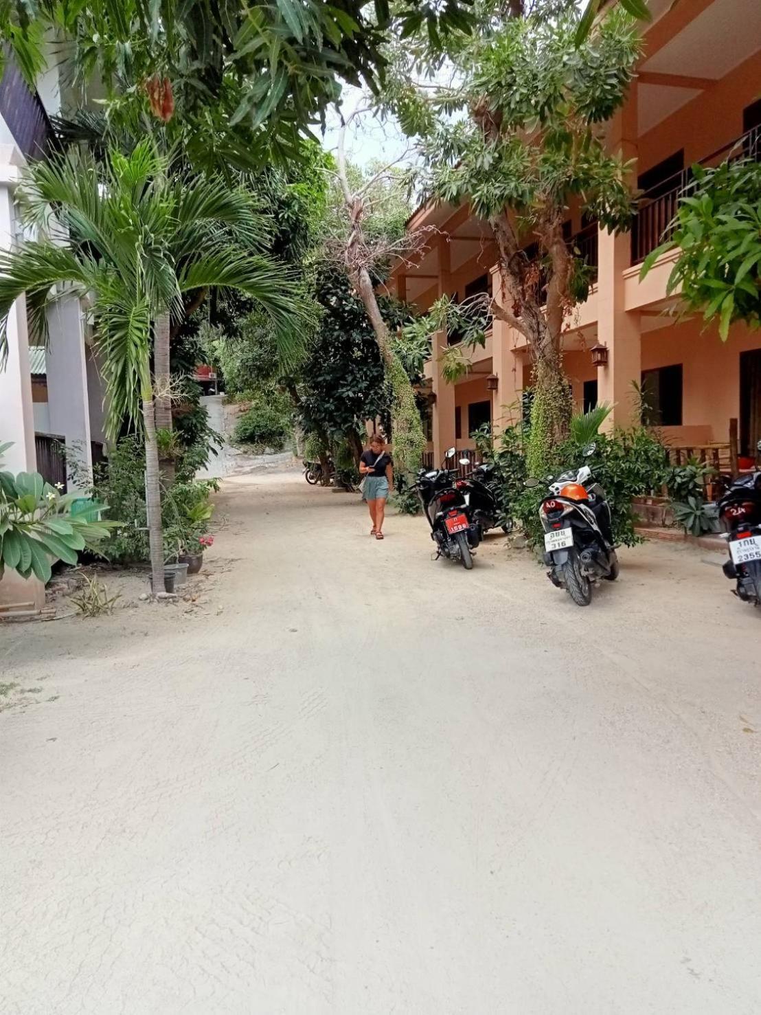 Bank Guesthouse Haad Rin Exterior photo